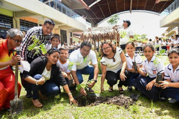 Gobernador en colegio MORB